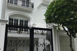 Dijual Rumah Mewah Megah Dengan View Eksklusif di Permata Buana, Jakarta Barat Dijual Rumah Mewah Megah Dengan View Eksklusif di Permata Buana, Jakarta Barat