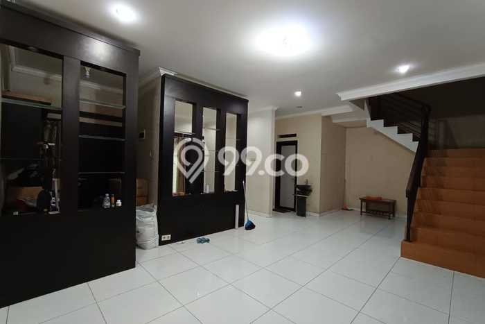 Rumah Elit Modern Tanpa Renovasi di Soekarno Hatta Bandung Rumah Elit Modern Tanpa Renovasi di Soekarno Hatta Bandung
