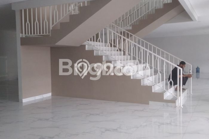 FOR SALE! Komersial di Jatinegara Jakarta Timur, LT 540m2, LB 1400m2 FOR SALE! Komersial di Jatinegara Jakarta Timur, LT 540m2, LB 1400m2