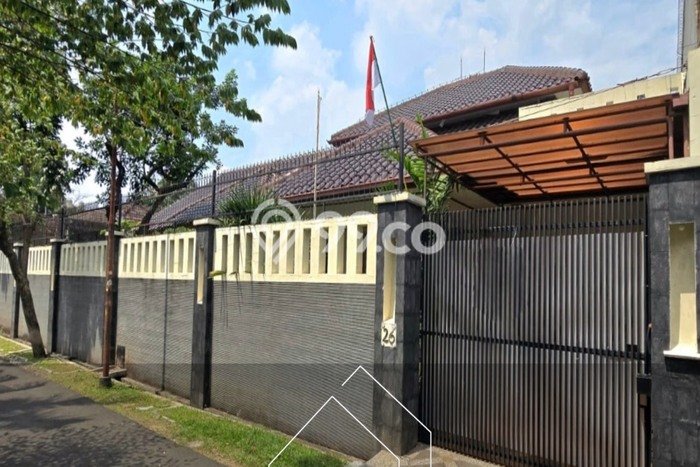 For Sale! Luxury House LT 510m2 Desain Elegan di Senayan For Sale! Luxury House LT 510m2 Desain Elegan di Senayan