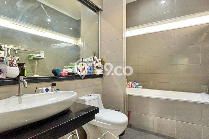 Ready to Use! Premium House LT 198m2 Desain Elegan di Pondok Indah Ready to Use! Premium House LT 198m2 Desain Elegan di Pondok Indah