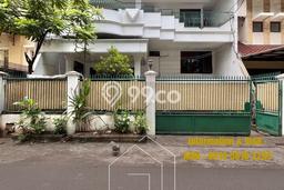 Siap Huni Rumah Mewah 4 Kamar di Kebayoran Baru Dekat ke Mana Saja Siap Huni Rumah Mewah 4 Kamar di Kebayoran Baru Dekat ke Mana Saja