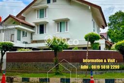 Siap Huni Rumah Mewah 4 Kamar di Kebayoran Baru Dekat ke Mana Saja Siap Huni Rumah Mewah 4 Kamar di Kebayoran Baru Dekat ke Mana Saja