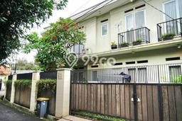 Rumah Eksklusif Dijual LT 313m2 di Kebayoran Lama, Jakarta Selatan Rumah Eksklusif Dijual LT 313m2 di Kebayoran Lama, Jakarta Selatan