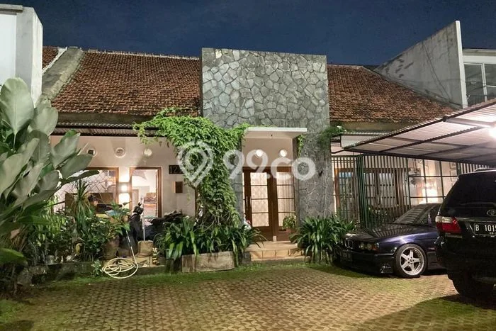 Rumah di Kebayoran Baru, Dekat Fasilitas, LT 377m² Rumah di Kebayoran Baru, Dekat Fasilitas, LT 377m²