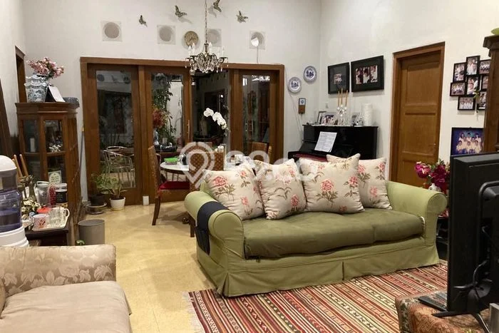 Rumah di Kebayoran Baru, Dekat Fasilitas, LT 377m² Rumah di Kebayoran Baru, Dekat Fasilitas, LT 377m²