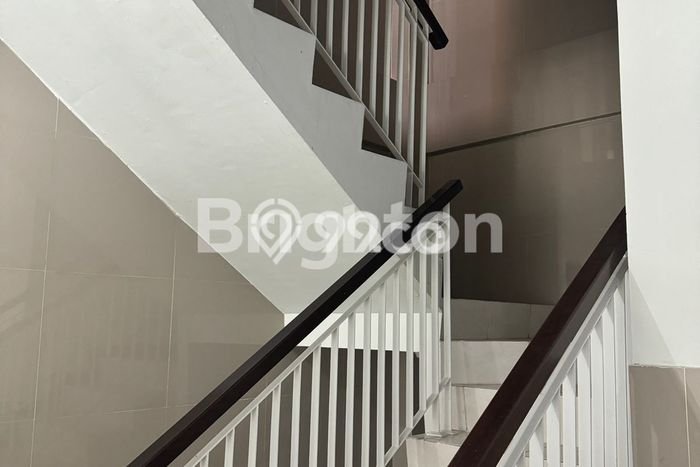 Dijual! Ruko di Middle East Ring Road Surabaya LT 72m2 / LB 250m2 Kawasan Bisnis Dijual! Ruko di Middle East Ring Road Surabaya LT 72m2 / LB 250m2 Kawasan Bisnis