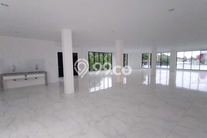 Disewakan Ruko di Kawasan Ramai Surabaya Kota Luas 400m2 Disewakan Ruko di Kawasan Ramai Surabaya Kota Luas 400m2