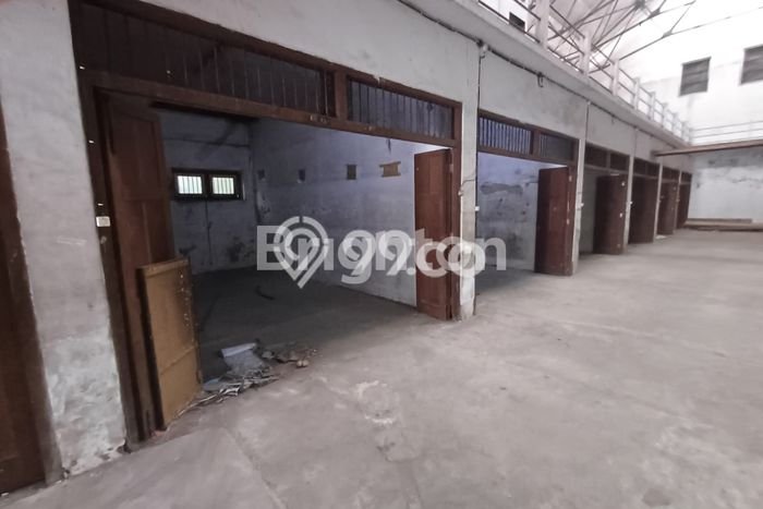 Unit Gudang Disewakan di Pabean Cantikan di Area Ramai & Strategis Unit Gudang Disewakan di Pabean Cantikan di Area Ramai & Strategis