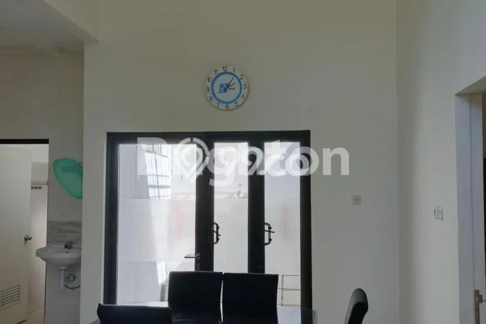 Dijual Rumah 2 Kamar Lokasi Ideal Bagus dan Strategis di Taman Dijual Rumah 2 Kamar Lokasi Ideal Bagus dan Strategis di Taman