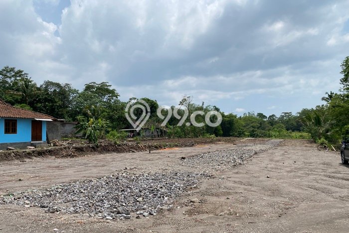 Lahan Strategis di Pakem Dijual dengan Luas 141m2 Lahan Strategis di Pakem Dijual dengan Luas 141m2