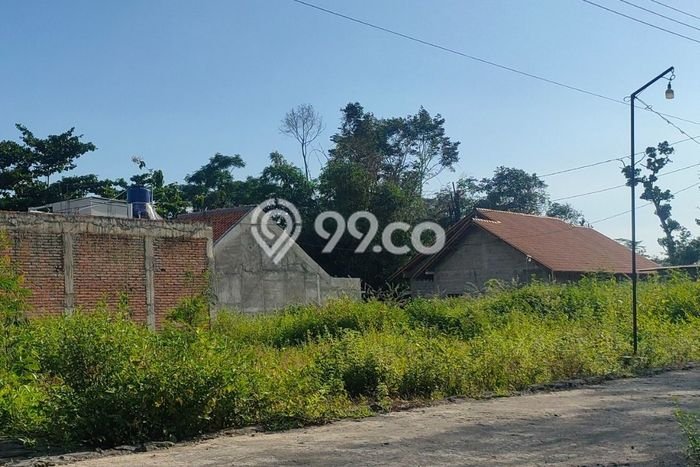 Jarang Ada! Tanah di Ngemplak Punya Luas 137m2 SHM Jarang Ada! Tanah di Ngemplak Punya Luas 137m2 SHM