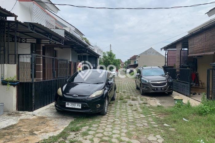 Lokasi Strategis! Dijual Ruko Bisnis di Madiun, Madiun Kondisi Bagus Lokasi Strategis! Dijual Ruko Bisnis di Madiun, Madiun Kondisi Bagus