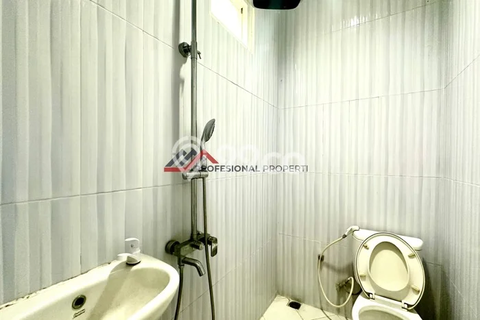 SPECIAL OFFER! Rumah area Kebayoran Baru, 5 KT, Area Strategis, LT 110m² Bangunan 185m² SPECIAL OFFER! Rumah area Kebayoran Baru, 5 KT, Area Strategis, LT 110m² Bangunan 185m²