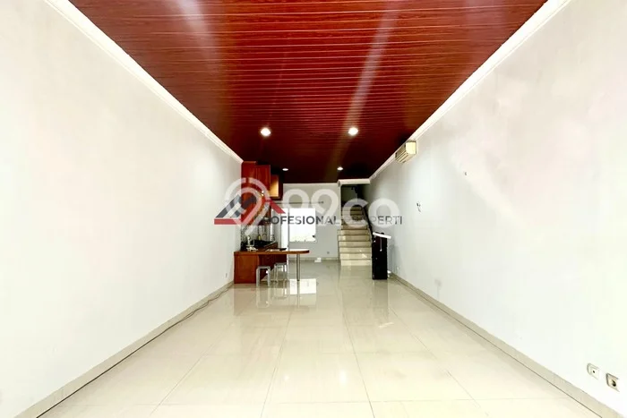SPECIAL OFFER! Rumah area Kebayoran Baru, 5 KT, Area Strategis, LT 110m² Bangunan 185m² SPECIAL OFFER! Rumah area Kebayoran Baru, 5 KT, Area Strategis, LT 110m² Bangunan 185m²