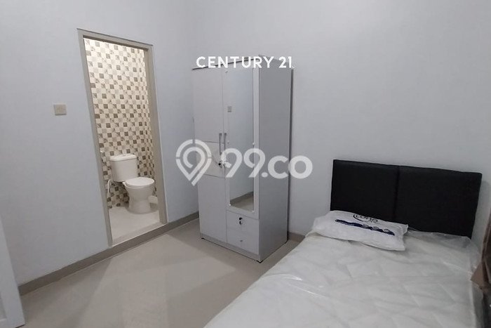 For Sale Rumah 8 Kamar Lokasi Ideal Nyaman dan Strategis di Cikarang Selatan For Sale Rumah 8 Kamar Lokasi Ideal Nyaman dan Strategis di Cikarang Selatan