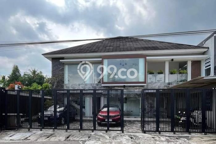 Rumah Mewah LB 2000m2 Siap Huni Desain Elegan di Kaliurang, Sleman Rumah Mewah LB 2000m2 Siap Huni Desain Elegan di Kaliurang, Sleman