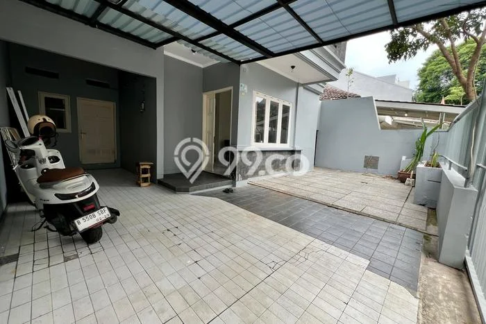 Rumah Elit Modern Tanpa Renovasi di Warung Buncit Jakarta Selatan Rumah Elit Modern Tanpa Renovasi di Warung Buncit Jakarta Selatan