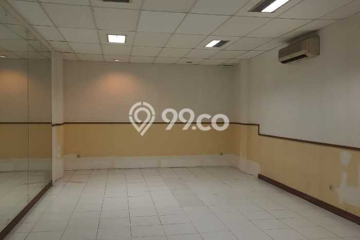 Ruko Dijual di Prime Area Jakarta Barat Luas 258m2 Ruko Dijual di Prime Area Jakarta Barat Luas 258m2