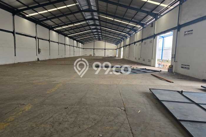 Disewakan Gudang di Kawasan Ramai Jatake Luas 2600m2 Disewakan Gudang di Kawasan Ramai Jatake Luas 2600m2