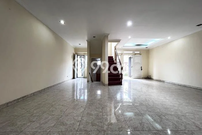 Dijual Hunian Rumah Terawat 4 KT di Raffles Hills, Jakarta Timur Dijual Hunian Rumah Terawat 4 KT di Raffles Hills, Jakarta Timur