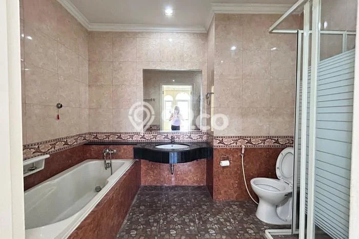 Dijual Hunian Rumah Terawat 4 KT di Raffles Hills, Jakarta Timur Dijual Hunian Rumah Terawat 4 KT di Raffles Hills, Jakarta Timur