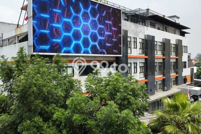 Unit Komersial Dijual di Jakarta Selatan LT 840m2 & LB 2852m2 Unit Komersial Dijual di Jakarta Selatan LT 840m2 & LB 2852m2