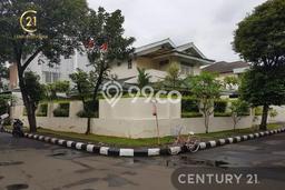 Hunian Mewah LB 250m2 Siap Huni Desain Elegan di Bintaro, Tangerang Selatan Hunian Mewah LB 250m2 Siap Huni Desain Elegan di Bintaro, Tangerang Selatan