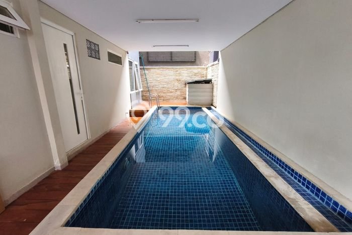 Rumah Nyaman di , 4 KT, Area Strategis, LT 110m2m² Bangunan 300m2m² Rumah Nyaman di , 4 KT, Area Strategis, LT 110m2m² Bangunan 300m2m²