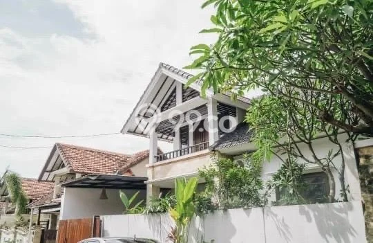 Disewakan! Rumah 3 Kamar Tidur &
2 Kamar Mandi di Kerobokan, Badung Disewakan! Rumah 3 Kamar Tidur &
2 Kamar Mandi di Kerobokan, Badung