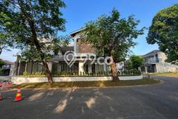 For Sale Rumah Mewah Exclusive di Serpong, Tangerang Selatan For Sale Rumah Mewah Exclusive di Serpong, Tangerang Selatan