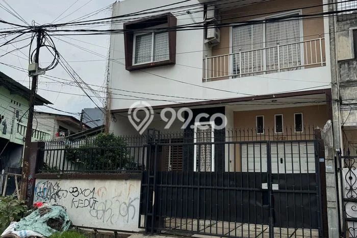Disewakan Rumah Murah di Green Garden Jakarta Barat Punya 4 KT Disewakan Rumah Murah di Green Garden Jakarta Barat Punya 4 KT