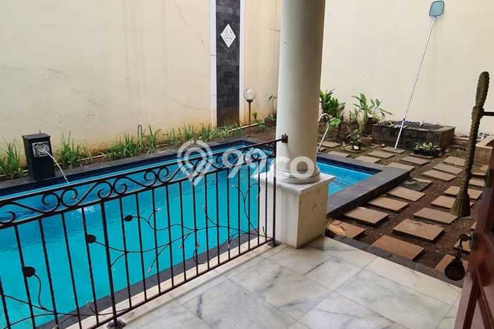 Rumah Eksklusif Dijual LT 887m2 di Cilandak, Jakarta Selatan Rumah Eksklusif Dijual LT 887m2 di Cilandak, Jakarta Selatan