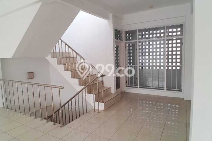 Disewakan Ruko Kawasan Otista, Luas 300m², Lokasi Komersial Disewakan Ruko Kawasan Otista, Luas 300m², Lokasi Komersial