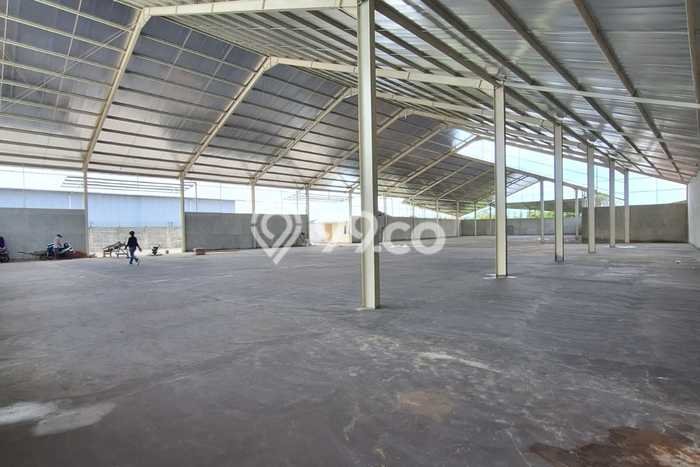 Gudang Kawasan Bisnis Kawasan Kanci, Luas 2000m², Siap Operasi Gudang Kawasan Bisnis Kawasan Kanci, Luas 2000m², Siap Operasi