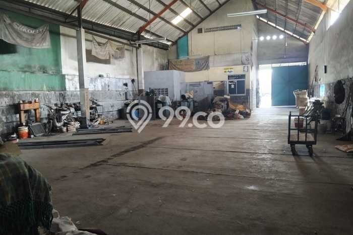 Disewakan Gudang komersial di Mundu luas bangunan 225m2 Disewakan Gudang komersial di Mundu luas bangunan 225m2