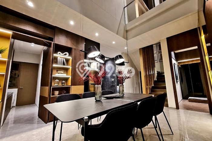 Jual Rumah Luas Megah Dengan View Cantik di Puri Indah, Jakarta Barat Jual Rumah Luas Megah Dengan View Cantik di Puri Indah, Jakarta Barat