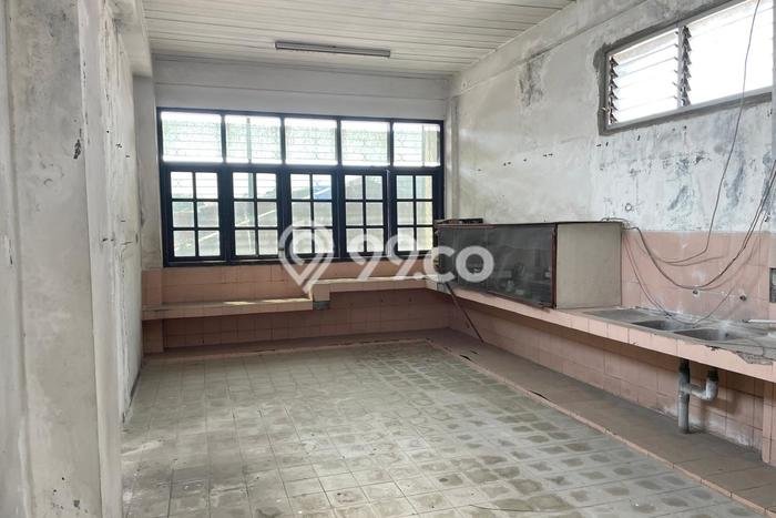 AREA KOMERSIAL! Ruko di Mataram, Luas 695m², Posisi Strategis AREA KOMERSIAL! Ruko di Mataram, Luas 695m², Posisi Strategis