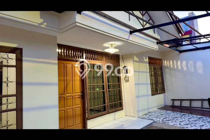 Sewa Rumah Nyaman LT 177m2 / LB 150m2 di Cirebon Kota, Cirebon Sewa Rumah Nyaman LT 177m2 / LB 150m2 di Cirebon Kota, Cirebon