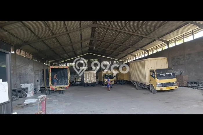 Disewakan Gudang di Kawasan Ramai Cirebon Timur Luas 1000m2 Disewakan Gudang di Kawasan Ramai Cirebon Timur Luas 1000m2