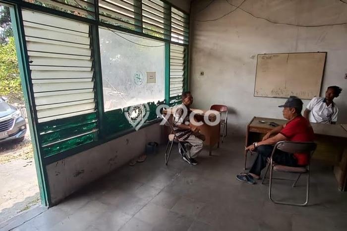 Dijual Gudang Kawasan Plumbon, Luas 4000m2m², Area Berkembang, Jalan Utama Dijual Gudang Kawasan Plumbon, Luas 4000m2m², Area Berkembang, Jalan Utama