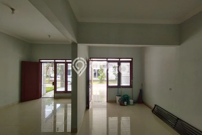 Disewakan! Rumah 5 Kamar Tidur &
4 Kamar Mandi di Cirebon Kota, Cirebon Disewakan! Rumah 5 Kamar Tidur &
4 Kamar Mandi di Cirebon Kota, Cirebon
