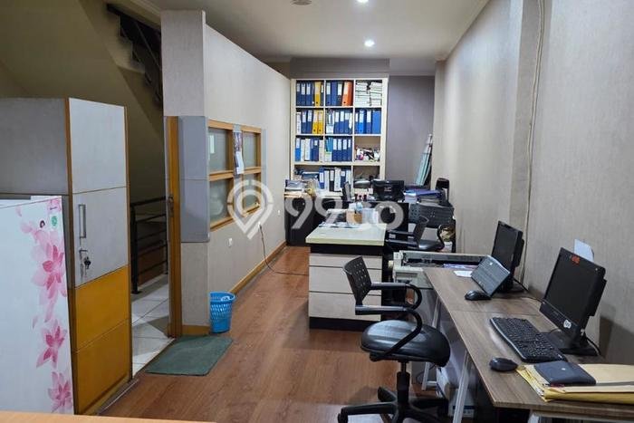 Ruko Dijual Lokasi Emas di Jatinegara Luas 270m2 Ruko Dijual Lokasi Emas di Jatinegara Luas 270m2