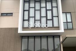 Lokasi strategis! Rumah siap pakai disewakan di Cakung LB 153m2 Lokasi strategis! Rumah siap pakai disewakan di Cakung LB 153m2