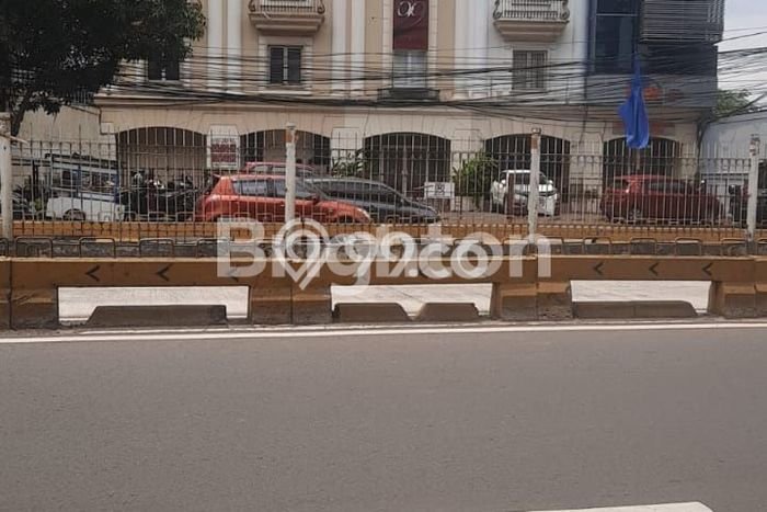 Ruko Dijual di Mampang Prapatan Jakarta Selatan dengan LB 280m2 Ruko Dijual di Mampang Prapatan Jakarta Selatan dengan LB 280m2