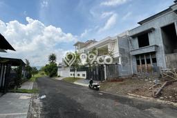 Ready to Use! Luxury House LT 330m2 Desain Elegan di Sentul City Ready to Use! Luxury House LT 330m2 Desain Elegan di Sentul City