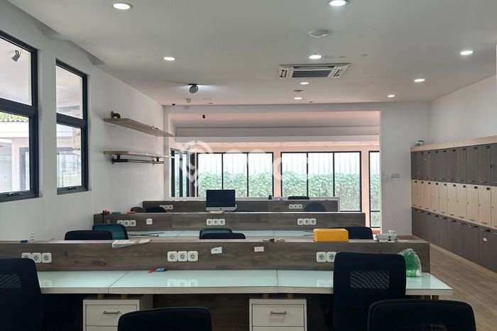 Unit Komersial Dijual di Jakarta Selatan LT 655m2 & LB 443m2 Unit Komersial Dijual di Jakarta Selatan LT 655m2 & LB 443m2
