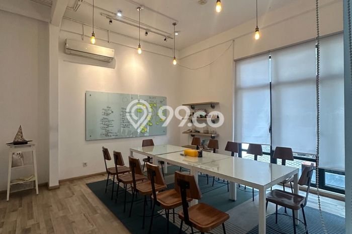 Unit Komersial Dijual di Jakarta Selatan LT 655m2 & LB 443m2 Unit Komersial Dijual di Jakarta Selatan LT 655m2 & LB 443m2