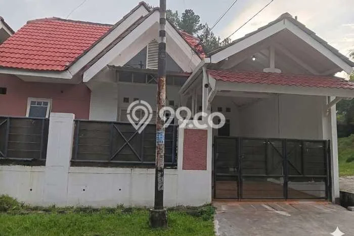 Disewakan! Rumah 3 Kamar Tidur &
2 Kamar Mandi di BSD City, Tangerang Disewakan! Rumah 3 Kamar Tidur &
2 Kamar Mandi di BSD City, Tangerang
