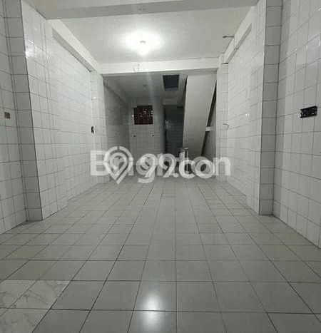 Ruko Disewa di Jakarta Barat dengan LB 195m2 Area Komersial Ramai Ruko Disewa di Jakarta Barat dengan LB 195m2 Area Komersial Ramai
